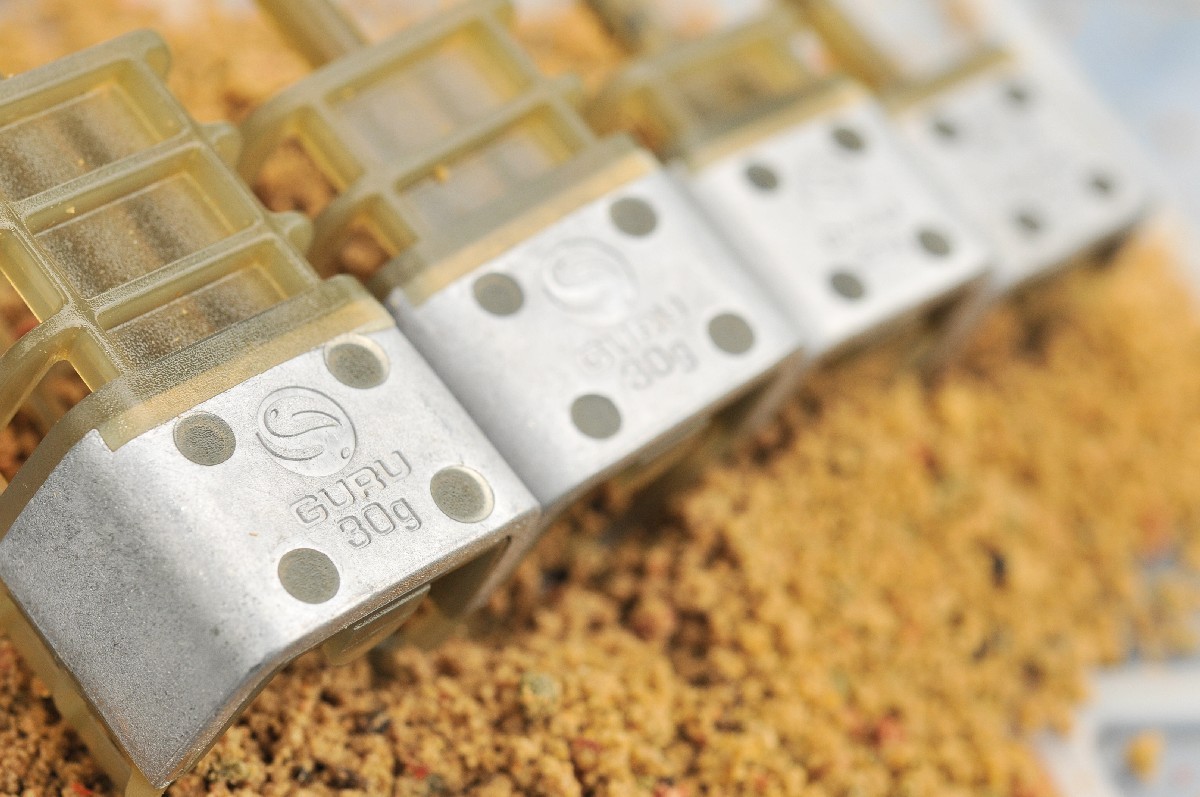 Guru Commercial Cage Feeder Medium 30 gr