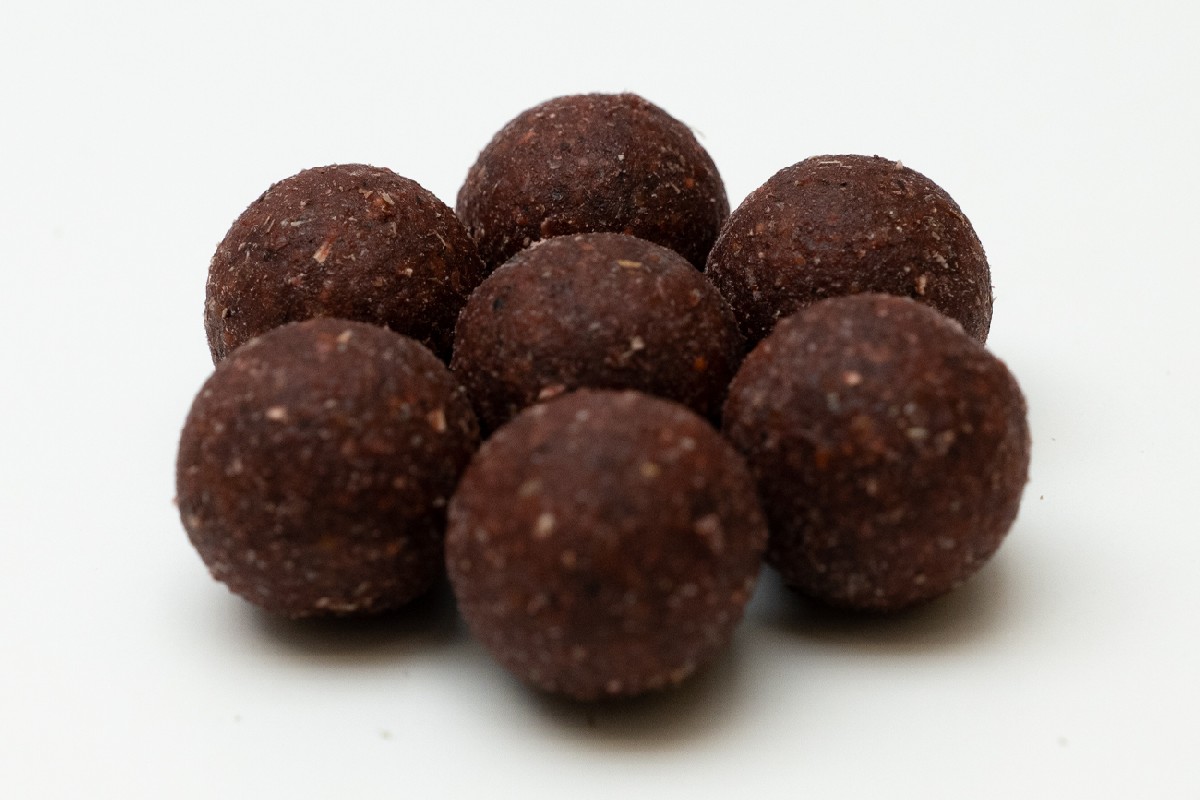 Fish Budget Boilies 20mm 10kg Garlic Robin Red