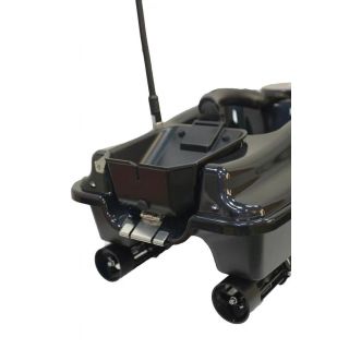 Boatman Actor throwing Baitbox