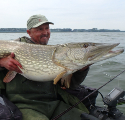 Jerkbait vissen vanuit de bellyboat